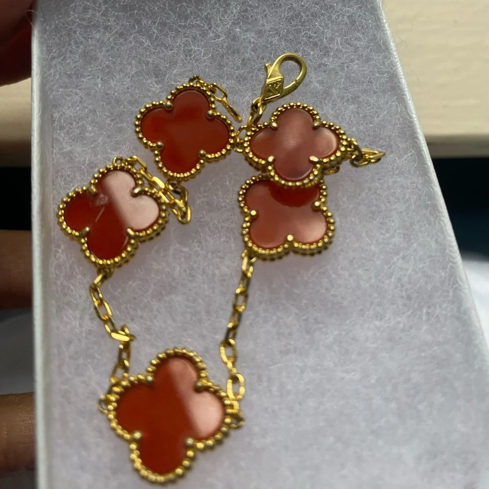 Clover Bracelet - Picture 2 of 2